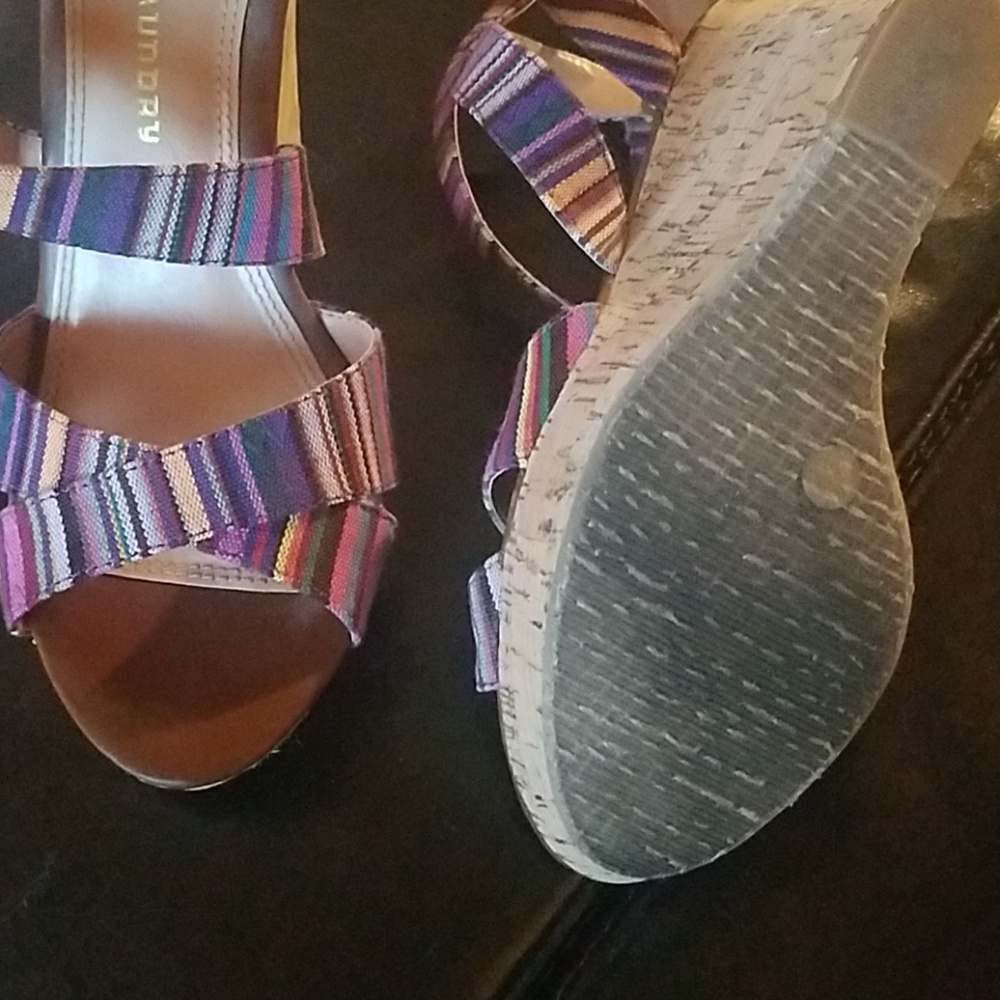 Platform Shoes - Picture 3 of 4